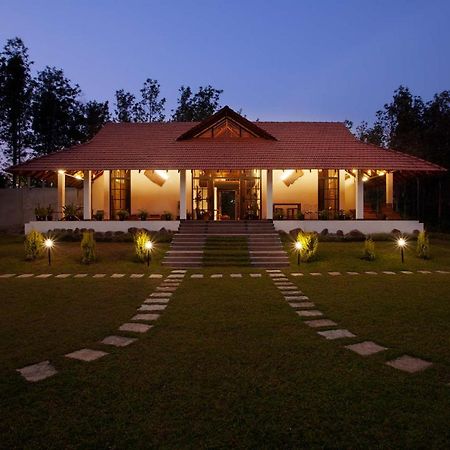 Stayvista At Cedar - Strelitzia 2Bhk With Breakfast And Jacuzzi Chikmagalūr Екстериор снимка